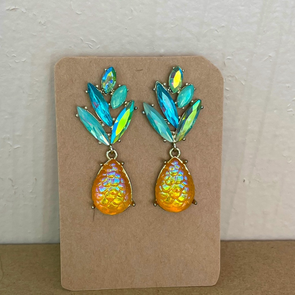 Betsey Johnson Pineapple 🍍 earrings